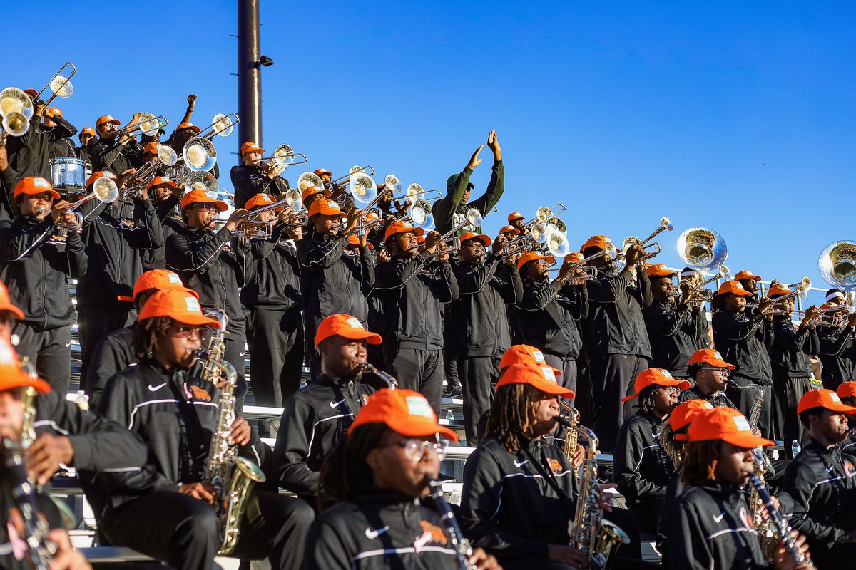 THEMARCHING100's tweet photo. 13 consecutive wins at home is something to Bragg about!π
β’
β’
#THEMARCHING100
#M100
#76YEARS
#ORANGEANDGREEN
#FAMU
#RATTLERS https://t.co/nvXqR7fMkk