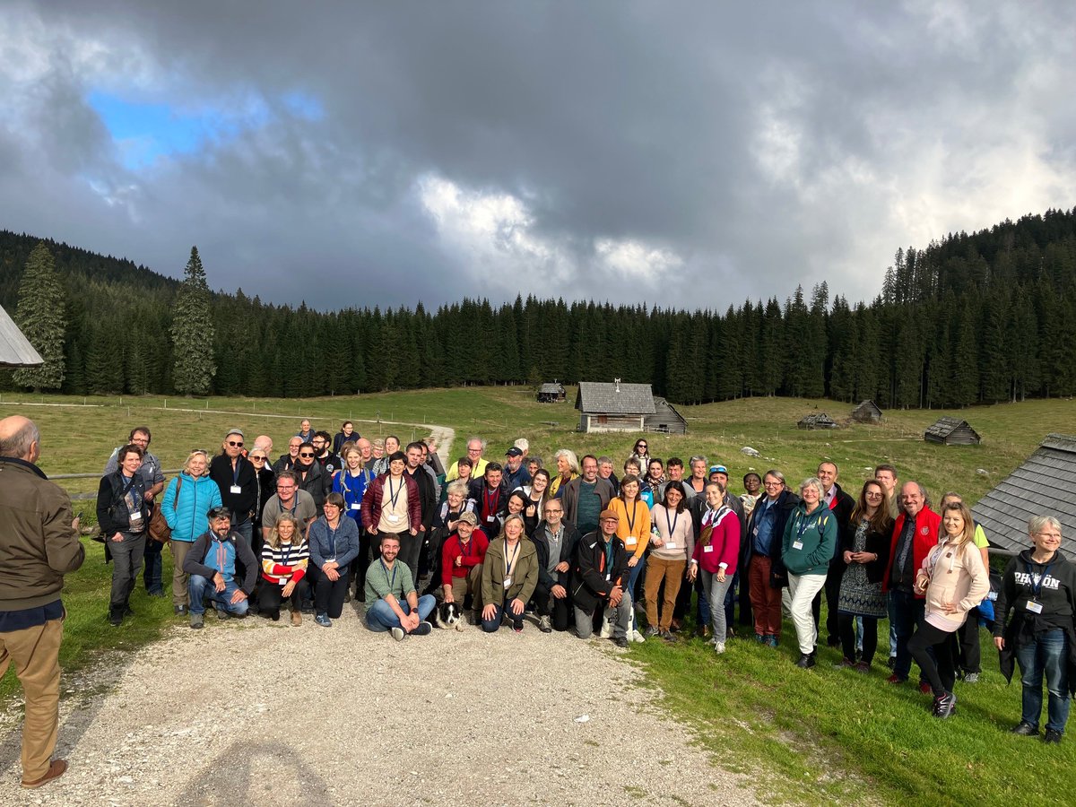 EleveursChevres's tweet image. La #FNEC et la #FNPL sont de nouveaux présentes au congrès de #FACEnetwork qui a lieu cette année en Slovénie à Bohinj! 
Ce matin, assemblée générale avant les visites de fromageries fermières l'après-midi. 
Des moments de découverte et de convivialité!