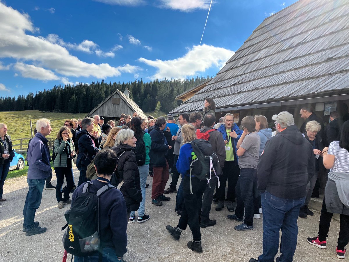 EleveursChevres's tweet image. La #FNEC et la #FNPL sont de nouveaux présentes au congrès de #FACEnetwork qui a lieu cette année en Slovénie à Bohinj! 
Ce matin, assemblée générale avant les visites de fromageries fermières l'après-midi. 
Des moments de découverte et de convivialité!