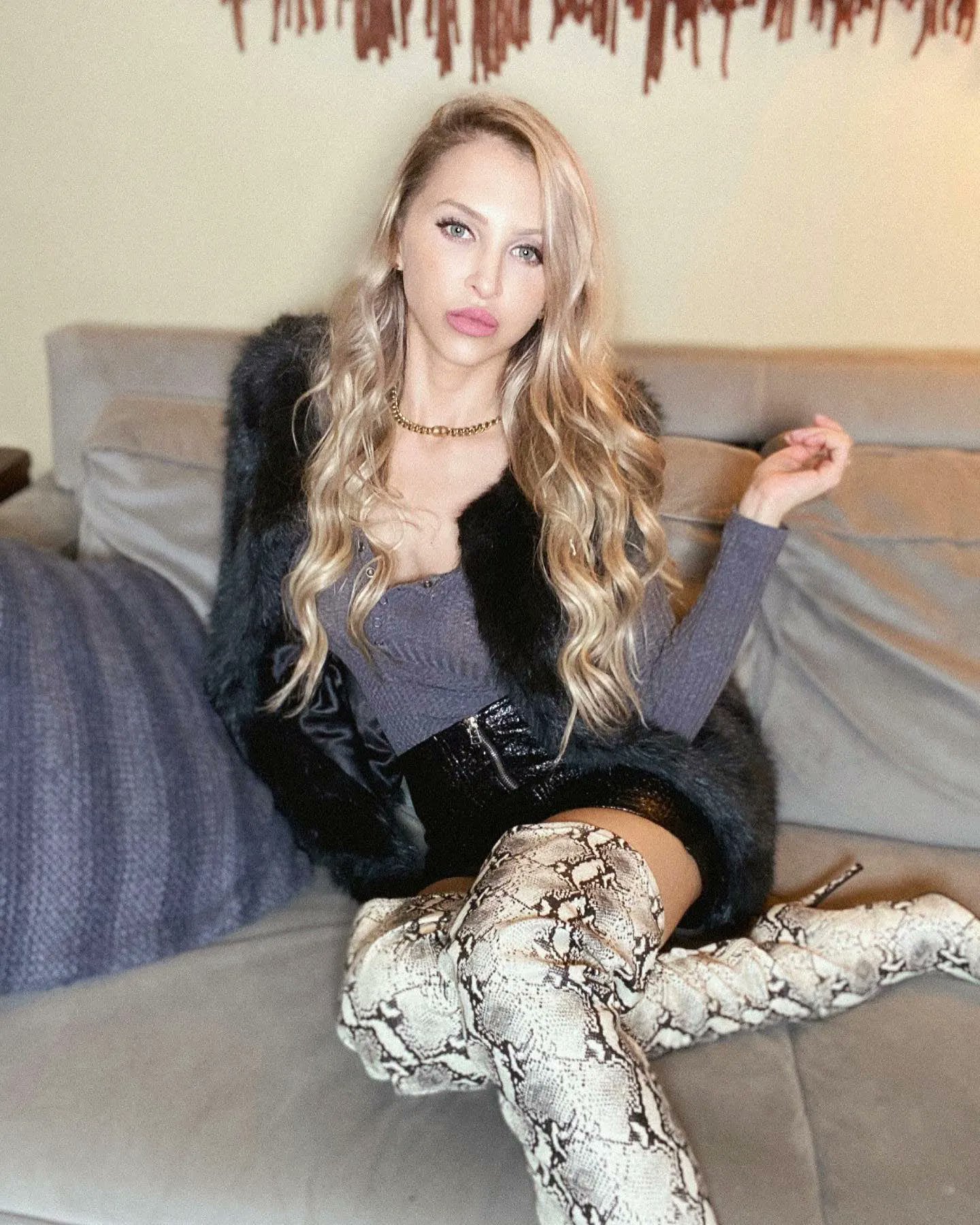 TW Pornstars - Alix Lynx. Twitter. chat and trade pics + vids with me now 📱 🖤 💬. 8:38 PM - 2 Oct