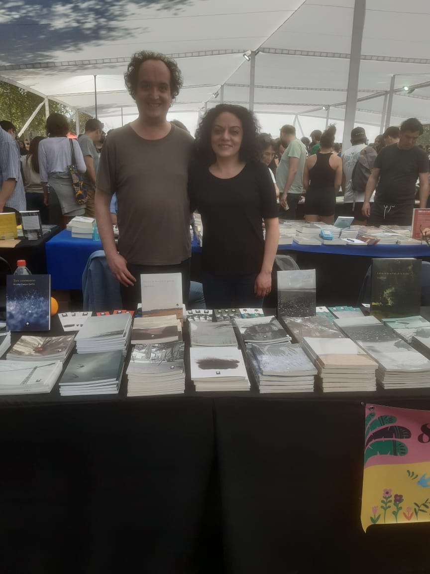 komorebiedicion's tweet photo. ¡¡¡Último día y últimas horas de la Primavera del Libro 🌿🌻...!!!
Vengan a vernos al stand 80, todos nuestros títulos están con descuento 😉💥
Lxs esperamos!
#PrimaveraDelLibro2022 #EditorialesdeChile #Bibliodiversidad #CulturaProvidencia #librorecomendado #KomorebiEdiciones https://t.co/V3itqwSlZ5