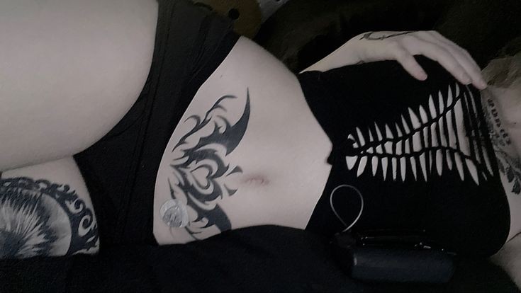 Yand3r3L0v3r's tweet photo. Bro im dead. There were these guys at merle hay mall skateboarding n shit and i tell you, they were SOOO FINE. somebody find them please </33 Also here's a cute photo from pinterest of this tat i want<33
#skateboarding #scooter #skating #merlehaymall #mall #tattoos #succubus #hot https://t.co/efAFAldDM9