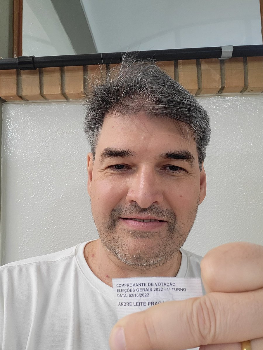 AndreLeitePraca's tweet photo. Precisei ir três vezes ao meu local de votação, em razão das enormes filas, mas cumpri a minha obrigação. Acredito na Democracia!!! https://t.co/aCsNJMqJqv
