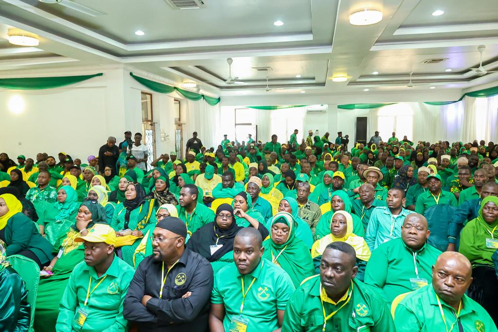 hamdu_shaka's tweet photo. Mkutano Mkuu wa uchaguzi wa viongozi CCM Wilaya Dimani, Oktoba 2, 2022, Nimeelezea  juu ya mpango na umuhimu wa CCM kuwajengea uwezo viongozi wapya waliochaguliwa, ikiwa ni utekelezaji wa maelekezo ya Mkti wa CCM Taifa Ndugu Samia Suluhu Hassan katika hatua ya kujiimarisha zaidi. https://t.co/nsC11YJzPW