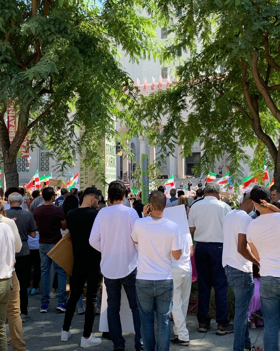 MsYassi's tweet image. I’m a mom of 2, Iranian, a proud educator, w several students of Iranian descent in my classes. I couldn’t be silent when basic human rights are being violated, &amp;amp; students are being murdered and jailed for speaking up. #Mahsa_Amani 
#IranProtests