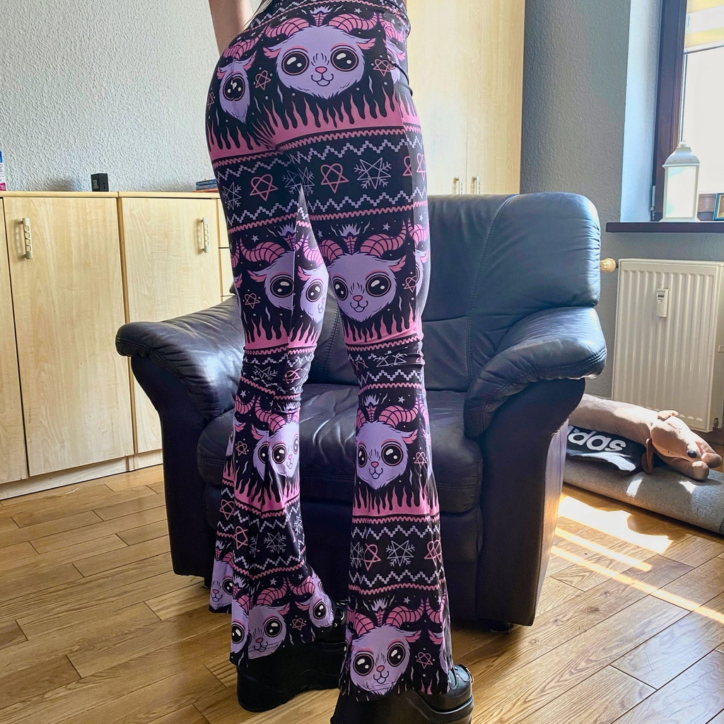 toofastclothing's tweet photo. Our Flares are 40% off RIGHT NOW! Only 24 Hours left!
#bellbottompants #bellbottoms #bellbottomsareback #bellbottomsforever #flarepants #flarepantslovers #hellzbellz #70spants #70sfashion #70sstyle#pastelgoth #pastelgothgirl #pastelgothfashion #pastelgothic #pastelgothaesthetic https://t.co/xBLs7gtXIi