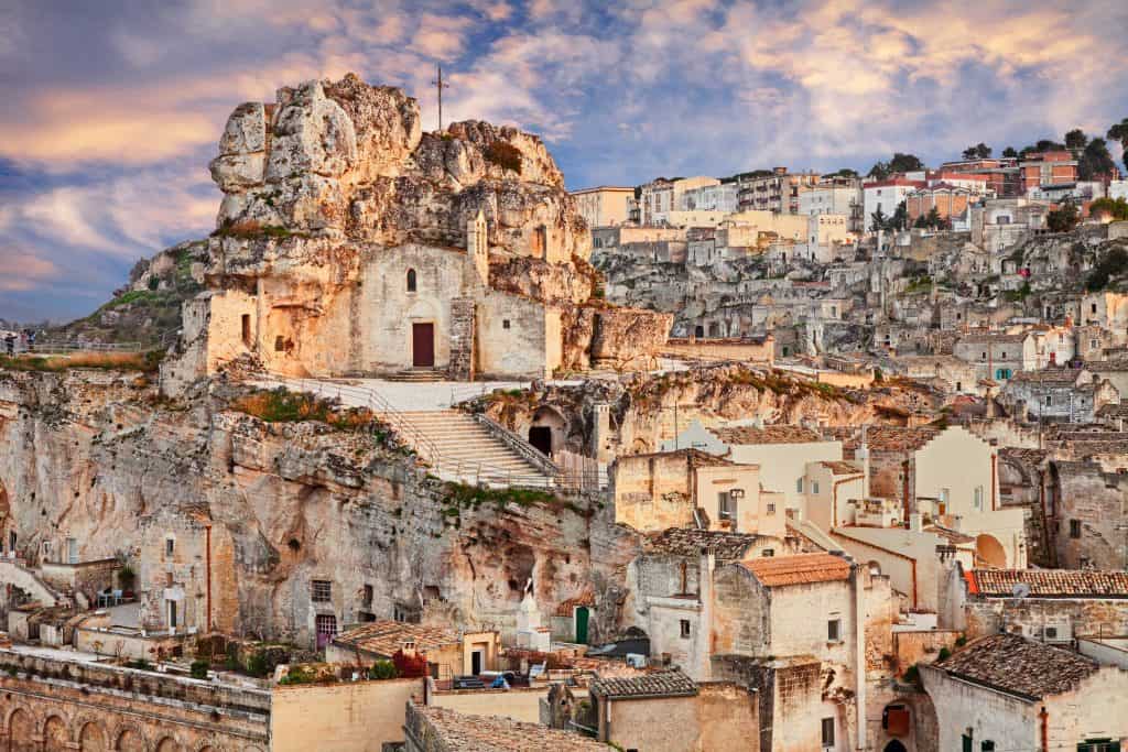 Six_String_Chef's tweet photo. The opening scenes of No Time to Die are some of the greatest I have ever seen...

#RIP007 
#Matera
#DanielCraig https://t.co/xIGf39k4r6