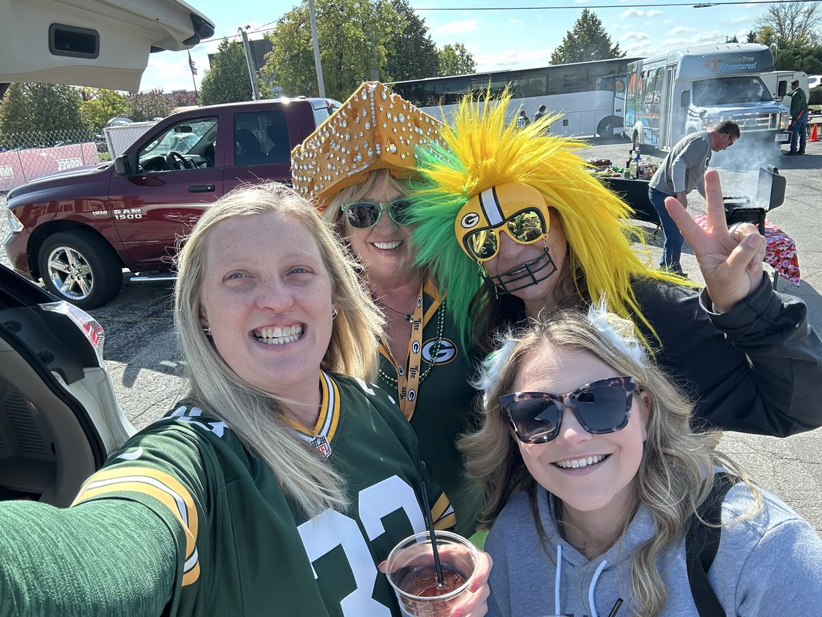 NatNadelhoffer's tweet photo. #GetLoudLambeau @packers #gopackgo https://t.co/LPiW3VXuW3