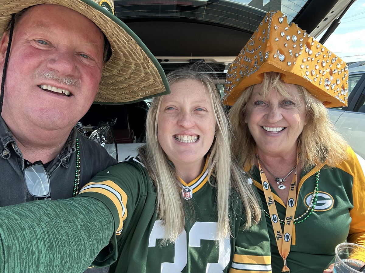 NatNadelhoffer's tweet photo. #GetLoudLambeau @packers #gopackgo https://t.co/LPiW3VXuW3