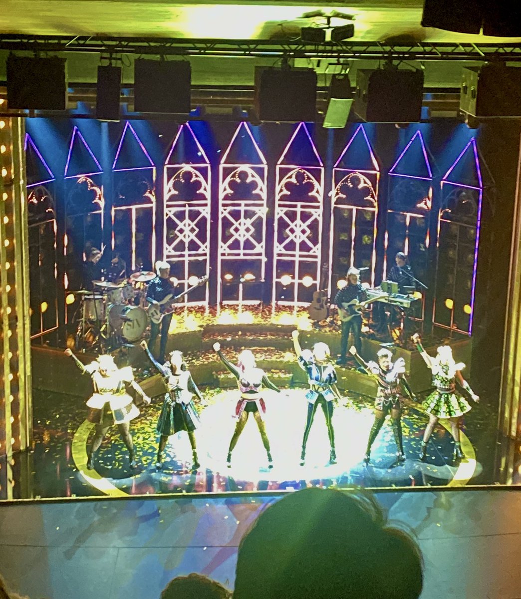 DrClaringtons's tweet photo. Had an epic afternoon enjoying 3 of my most favourite things (theatre, history & a darn good sing song 🎶 ) with my very own queen, celebrating *all* the girl power 💪🏻 👑 👸🏼
100% recommend. Would go again. @BelgradeTheatre @sixthemusical #absolutequeens https://t.co/uDeqIzI3KP