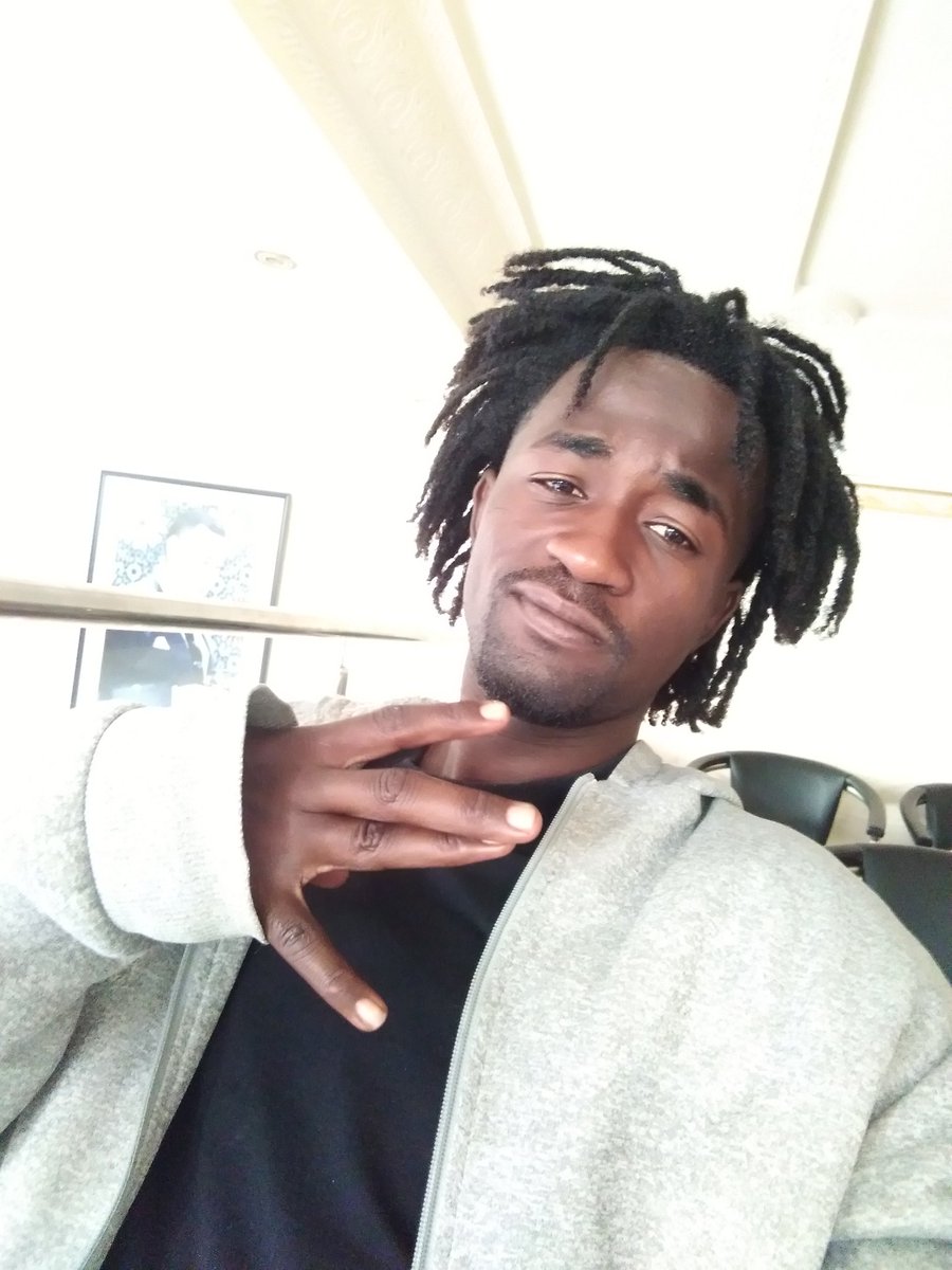 الحياة رحلة كفاح وانكسارات فلا تخجل من ماضيك فلو لا الماضي مكان الحاضر موجود