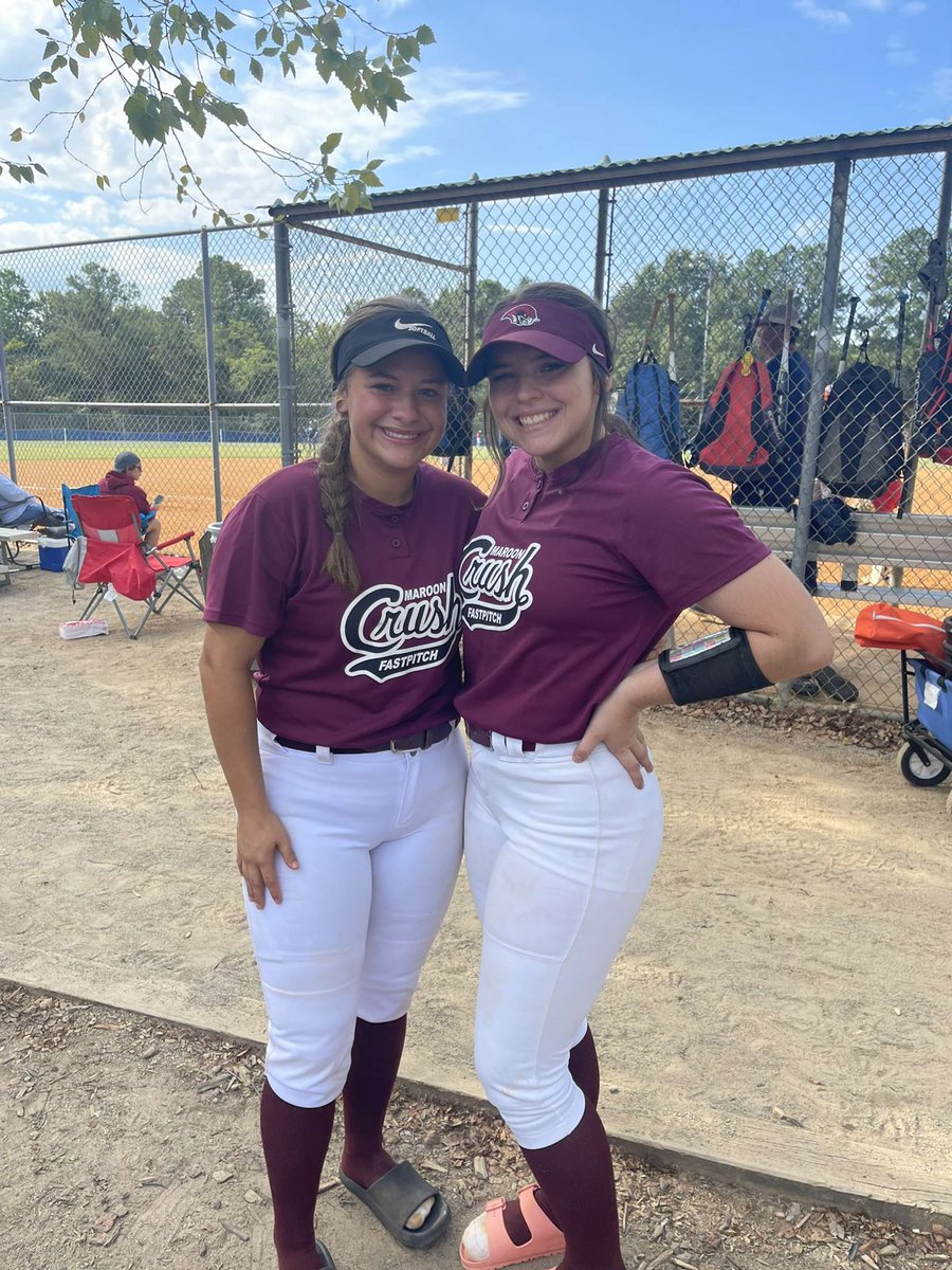 haleighv8's tweet photo. I am extremely excited to announce that I will be continuing my athletic and academic career at Roanoke College! Thank you to my family, friends, coaches, and teammates who have helped me throughout this process!!#gomaroons @RoanokeSoftball @2023Crush @WbSoftball https://t.co/rzD6B9VC8M