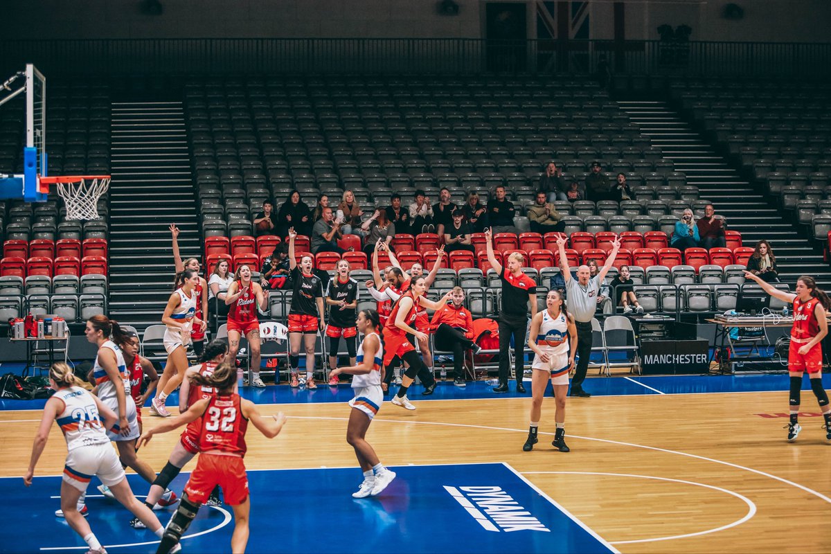 RidersWomen's tweet photo. Bench energy ⚡️

#BritishBasketball https://t.co/R4LRwMS5Bp