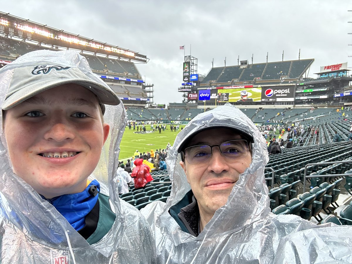 seethedata's tweet photo. Rain can’t slow these birds down! #flyeaglesfly https://t.co/EEDIq6a4EE