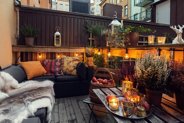FutoniaShop's tweet photo. Una terraza perfecta para las noches de otoño.
La cesta con fruta de temporada es un puntazo. ✨

📸 Picture of Pinterest 

#FUTONES #tiendaonline #tatamis #spain #colchones #camas https://t.co/SoJFRkkehj
