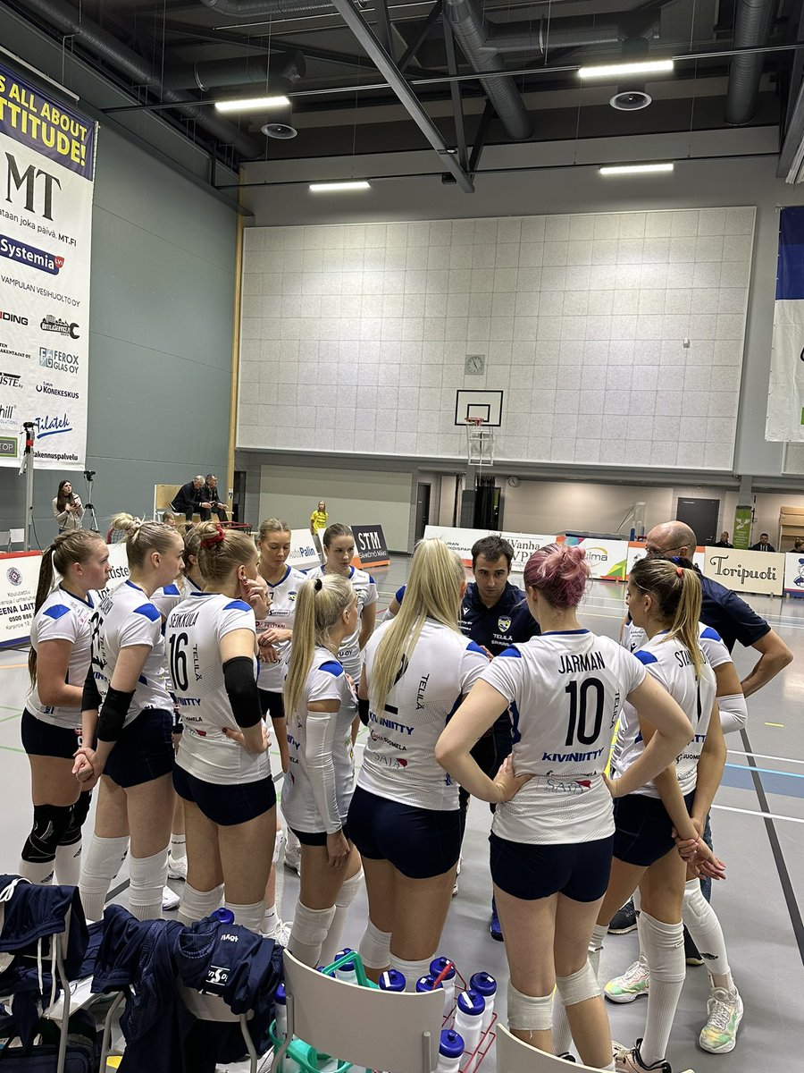 Mestaruusliiga joukkueen ensimmäinen ottelu 1-3 Orpolle (26-28, 24-26, 25-23, 19-25).

Tiukkaa taistelua ja kiitokset kannustuksesta yleisölle!💙💛

@mestaruusliiga_suomi 
@huittistenkaupunki 
@hullunahuittisiin 
#lpvampula #huittinen #itsallaboutattitude