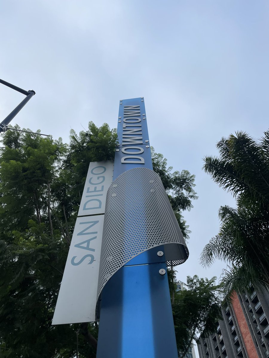 CoachHop's tweet photo. 🌅🏋️ &amp; 🏃🏼‍♂️ #SundayMorningweights #SundayMorningrun #AnotherOne @SDPartnership @eastvillagesd ready for some 🏈 @nfl #Week4 #sundayvibes #SundayFunday #Mondaycanwait 🤩 https://t.co/t3khTVnoEv