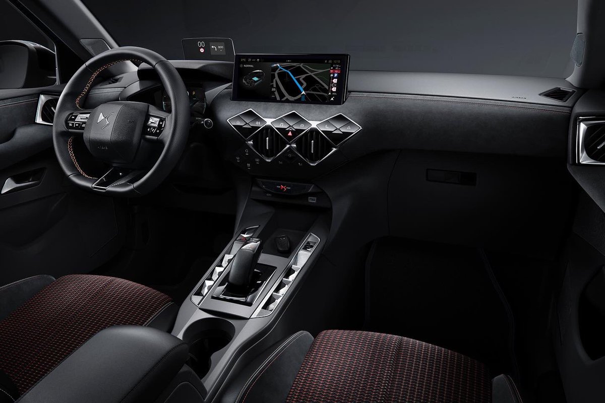 MotorPias_of's tweet photo. Nuevo @DS_Espana 3. 
Llega el lavado de cara al más pequeño de la gama del fabricante francés. Trae grandes novedades, incluyendo el nombre; que abandona el apellido Crossback. 
#ds #dsautomobiles #dsespaña #ds3 https://t.co/vTDq0bL9Lp