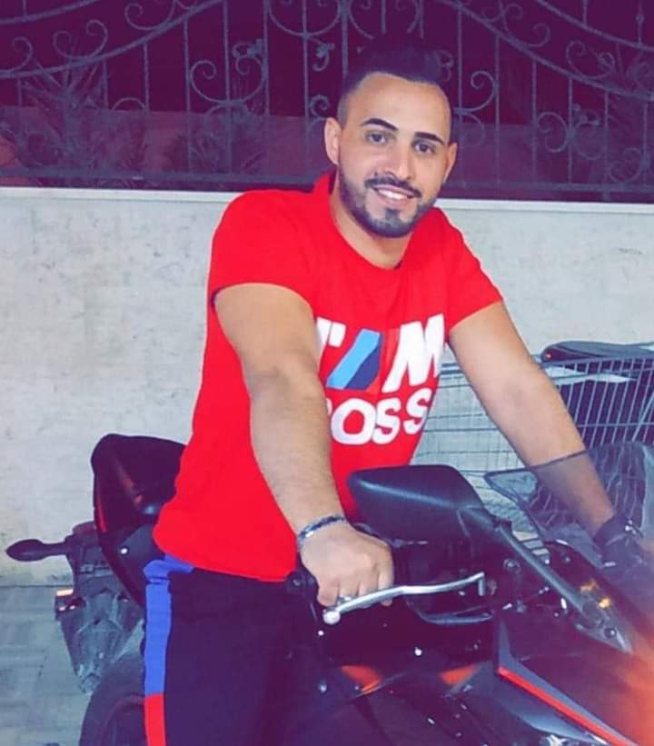 Israeli occupation forces detained on Sunday the Jerusalemite Palestinian, Mufeed Obeid, from Esawieh Town in occupied Jerusalem, right after detaining his wife.