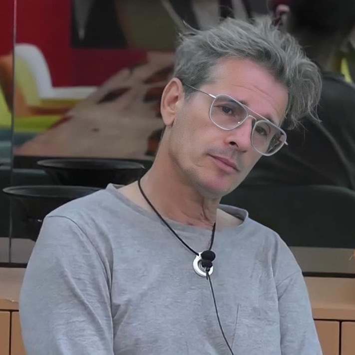 badgalvale's tweet photo. “quando spegnete il sorriso a qualcuno, ricordatevi di vergognarvi.”

#iostoconmarco 
#gfvip https://t.co/y6iFMIjUG0