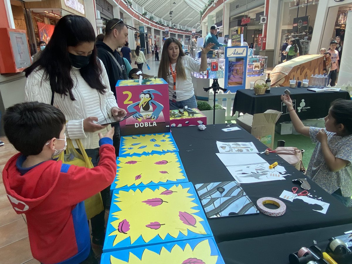 ExploraMaule's tweet photo. #Curicó: Ya estamos en el @mallcurico con la #CienciaPopular🚀 celebrando #FECI2022 🧬🚀
🧪Ven a experimentar, jugar con la gran jenga del agua 💧 y por tu libro de los #Cubios 🦕🐧🦊, además de aprender con los @ProtectoresC
🤓Te esperamos 🙌 https://t.co/rxNmDWrwVo