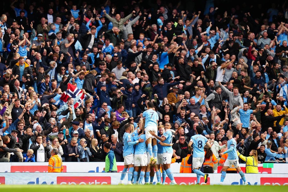 BernardoCSilva's tweet image. Enjoy the day blues! 🔵
Massive 3 points! Congrats to @PhilFoden and @ErlingHaaland 😄