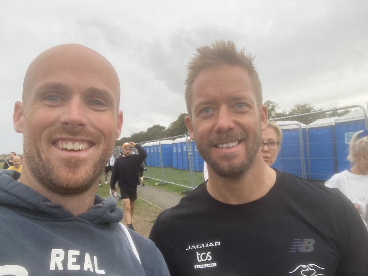 Had the pleasure of meeting @sambirdofficial walking to the #tcslondonmarathon2022 this morning. He was an absolute gentleman, happily talking to me & pausing for a photo. Hope you had a great run Sam!