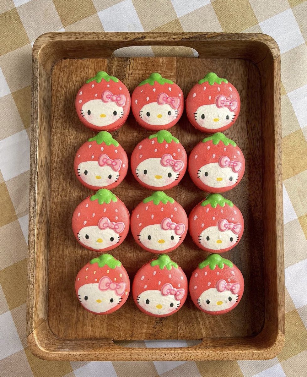 piinkimi_'s tweet photo. strawberry hello kitty macaroons https://t.co/8HnwITfekq
