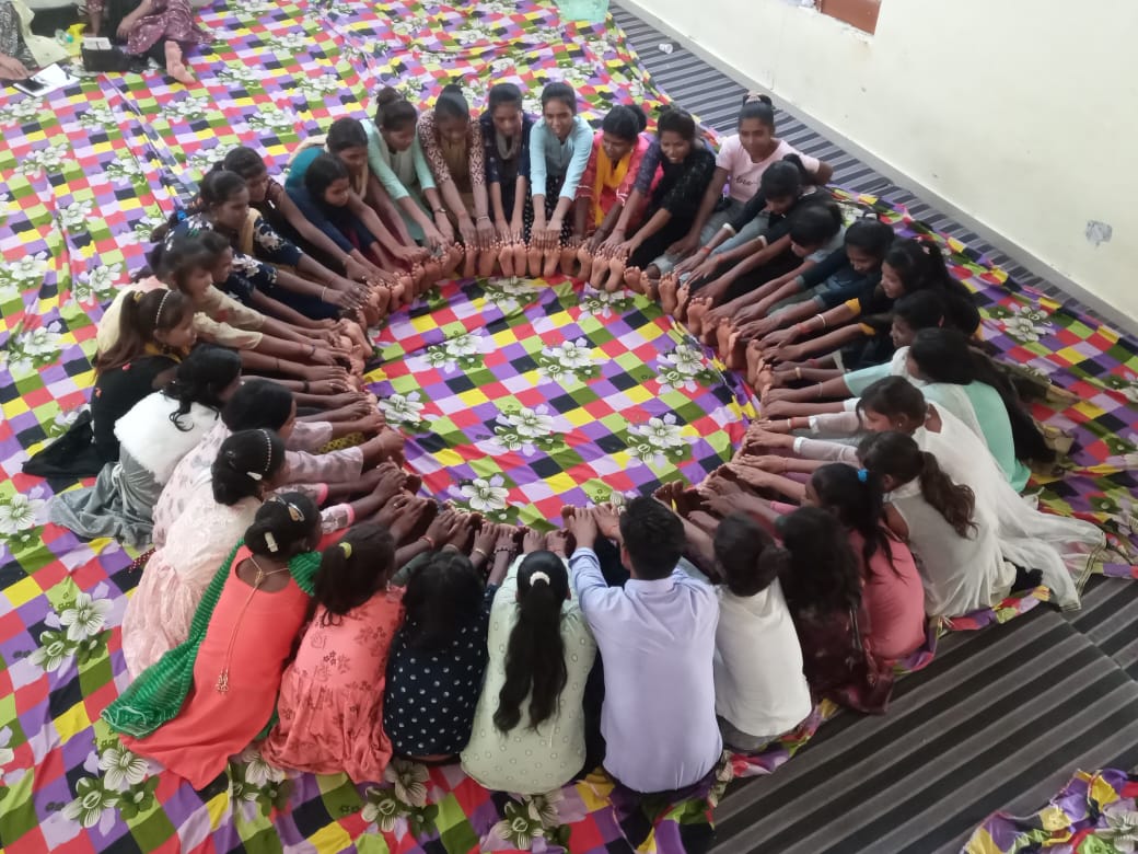 MbaAnjali's tweet photo. @vikassamvad organized  lifeskill and mensuration mgt training in Rewa, Panna, Satna and Umaria. In this training 250 menstrual cup supported to the adolescent girls from low income family for tension free periods @dasra @mp_wcdmp @RewaCollector @Collector_Satna @CollectorUmaria https://t.co/H4MWe7haYU