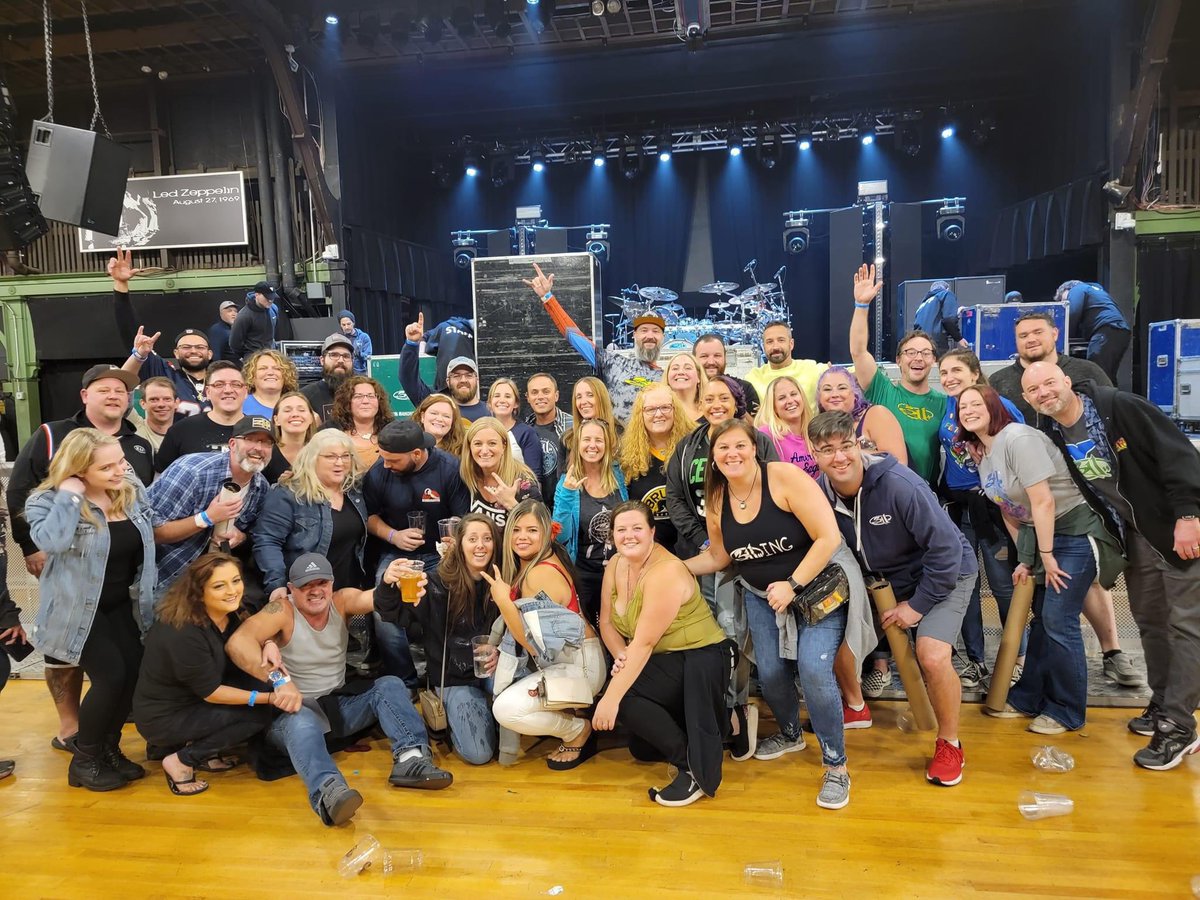AngeD802's tweet photo. @pnut My absolute favorite place to see you guys play. So glad you finally made it back! Almost felt like you guys didn’t want to stop and get off stage… such a great night even if it was FREEZING! Thank you! 🤟🏻🤘🏼 https://t.co/XKYyEXQPyM