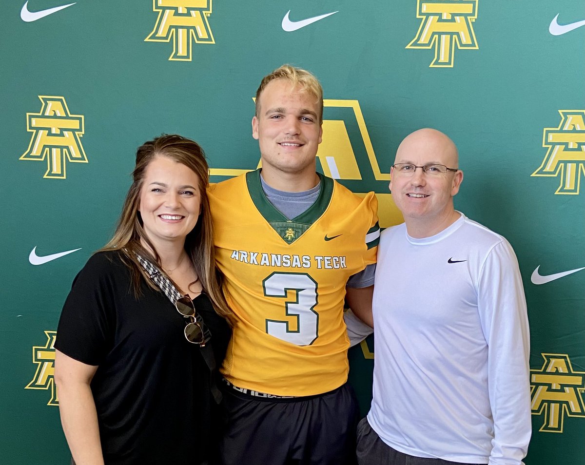 MaxRM_03's tweet image. Had an Awesome time visiting @ATUFOOTBALL yesterday. Thank you to @CoachNSheehan for the invite and hospitality! @GHSPirateFball @tctabler @leelarkan @ReportVarsity
