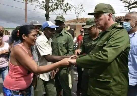 No ha dejado un día de estar en Pinar. Ese es nuestro Presidente. <a href="/DiazCanelB/">Miguel Díaz-Canel Bermúdez</a> <a href="/DrRobertoMOjeda/">Dr. Roberto Morales Ojeda</a>