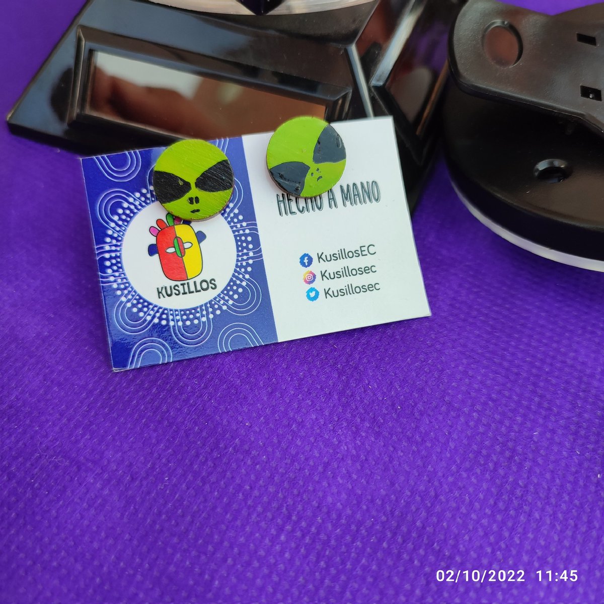 MarcianesU's tweet photo. @kusillos nos ha diseñado estos hermosos aretes de Marcianes para los fans de @MarRendonMusica vengan a la @FeriaTuitera los esperamos https://t.co/Dp4rvWLJzu