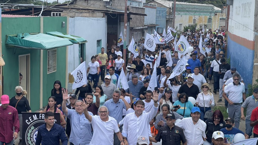 prospericarlos's tweet image. #2Oct | Cerramos nuestra gira por la querida y pujante Ciudad de #Anaco en donde la lucha por la democracia y la libertad no han cesado, caminamos junto a @miguelarismendi Sec. General, Sec. Municipal @carloslopezAD y @LuisGuevaraM_ 
#UnidosXVenezuela #VamosXMas