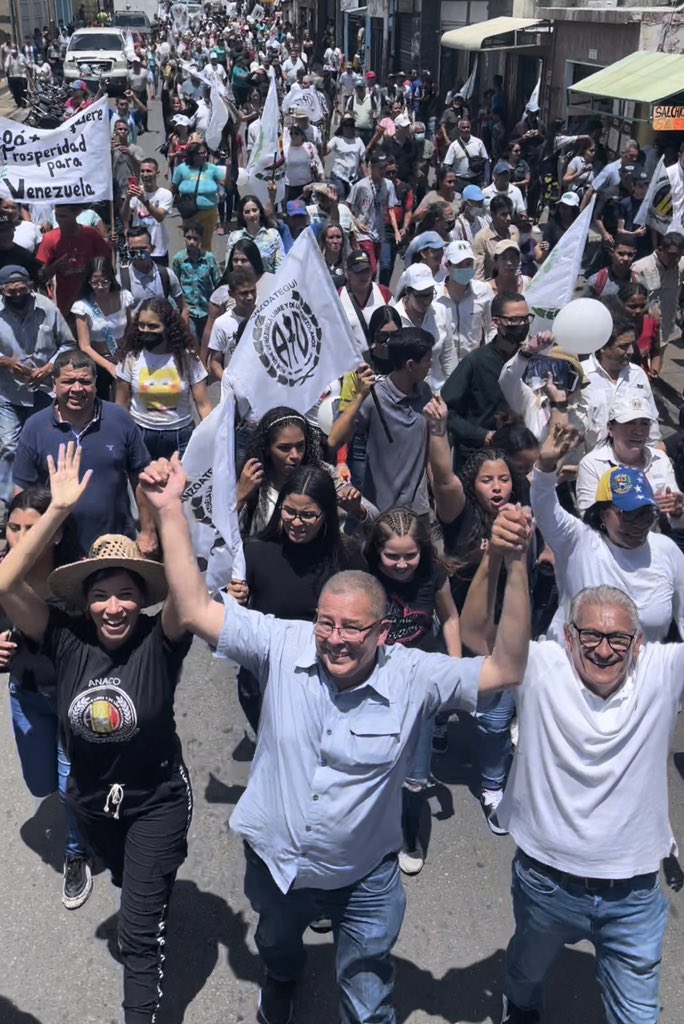 prospericarlos's tweet image. #2Oct | Cerramos nuestra gira por la querida y pujante Ciudad de #Anaco en donde la lucha por la democracia y la libertad no han cesado, caminamos junto a @miguelarismendi Sec. General, Sec. Municipal @carloslopezAD y @LuisGuevaraM_ 
#UnidosXVenezuela #VamosXMas