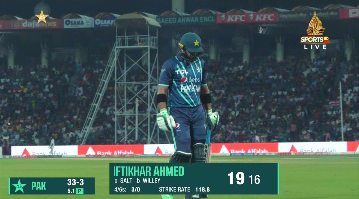 grassrootscric's tweet photo. Iftikhar is the third batsman to fall - Pakistan in deep trouble in the powerplay.

#PAKvENG https://t.co/vhmOiGX7ok