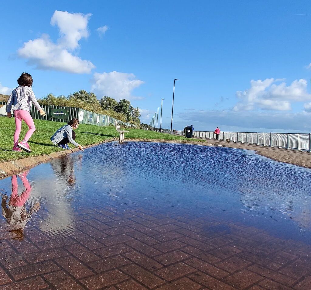 lotusbrook's tweet photo. Give the kids a big puddle 🙈
#liverpool #otterspool #playingwithwater #connectingwithnature https://t.co/o8weBKYqVK