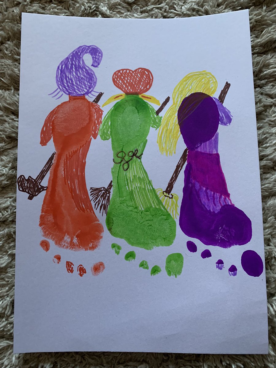 Nic_Taylor_'s tweet photo. Hocus Pocus Footprints 🧹
#painting #footprints #fiveyearold #chilledafternoon #HocusPocus2 https://t.co/msnSjZYTsf