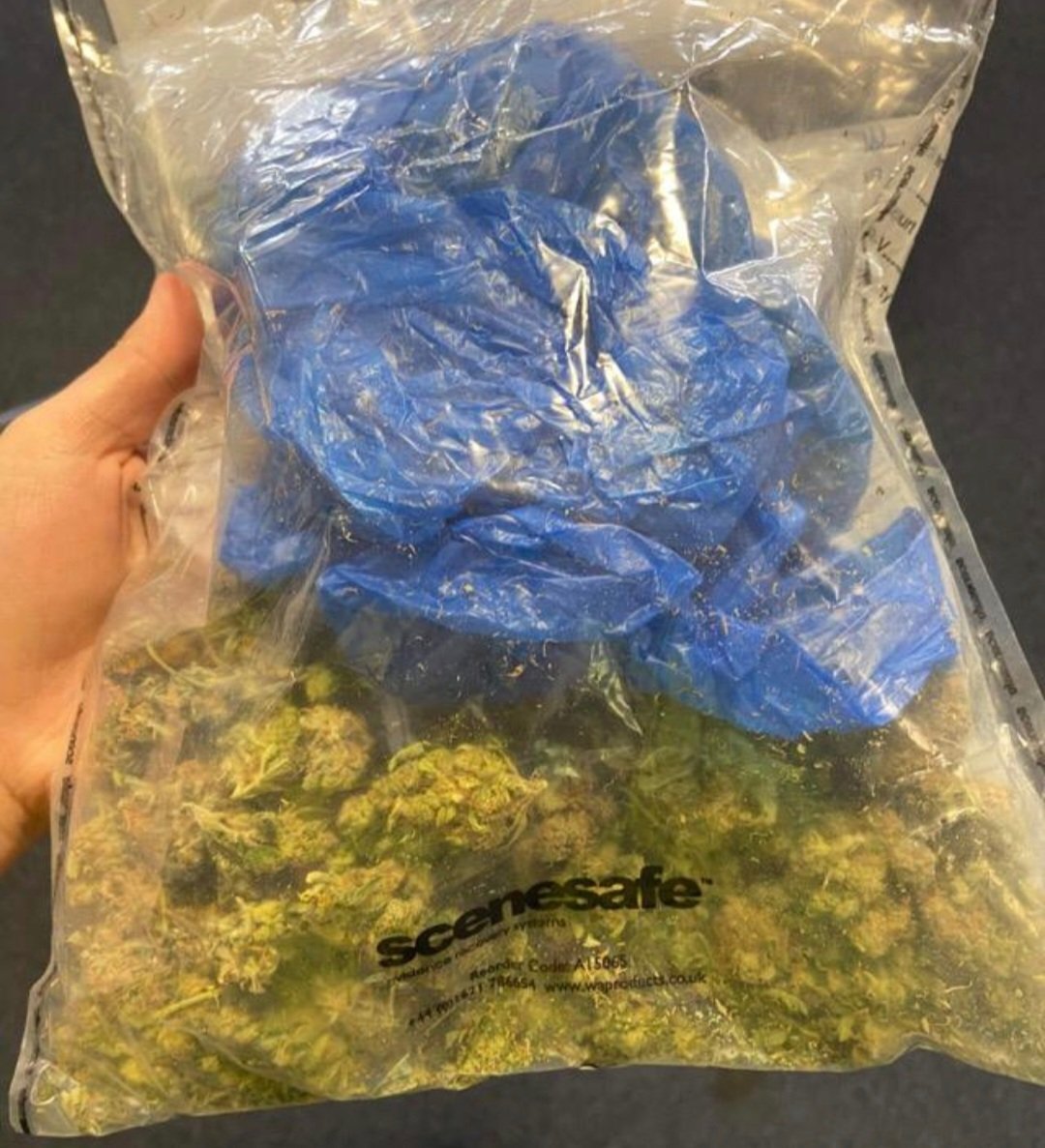ChelmsleyWMP's tweet photo. @ChelmsleyWMP 🚔assisted by @StAlphegeWMP &amp; Solihull #Taskforceteam🚨 executed a warrant at an address in Chelmsley wood today 
⏬️⏬️
a quantity of drugs and weapons were recovered #oneteam @SolihullUpdates
@SHPartnerships
@WMPolice https://t.co/ihtISvEk4w