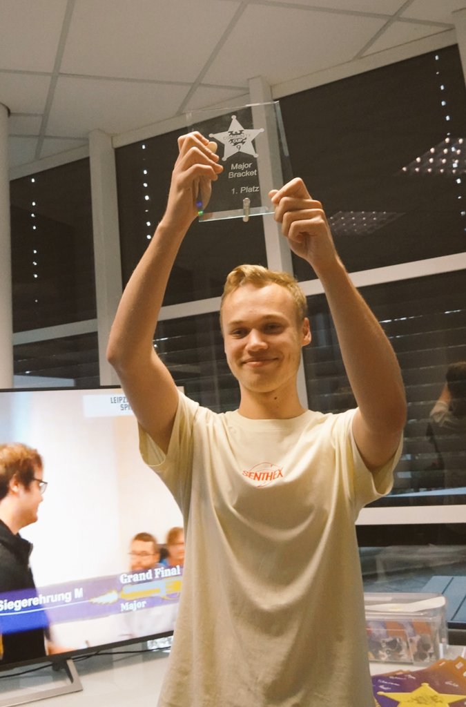 🥳🥳🥳🥳 Herzlichen Glückwunsch an <a href="/Luke_sc2/">Luke</a> 💪🏻 der sich in einem intensiven Battle gegen <a href="/Aelith_/">Aelith</a> durchgesetzt hat. 🥳🥳🥳🥳
#CC #CommunityCupLES