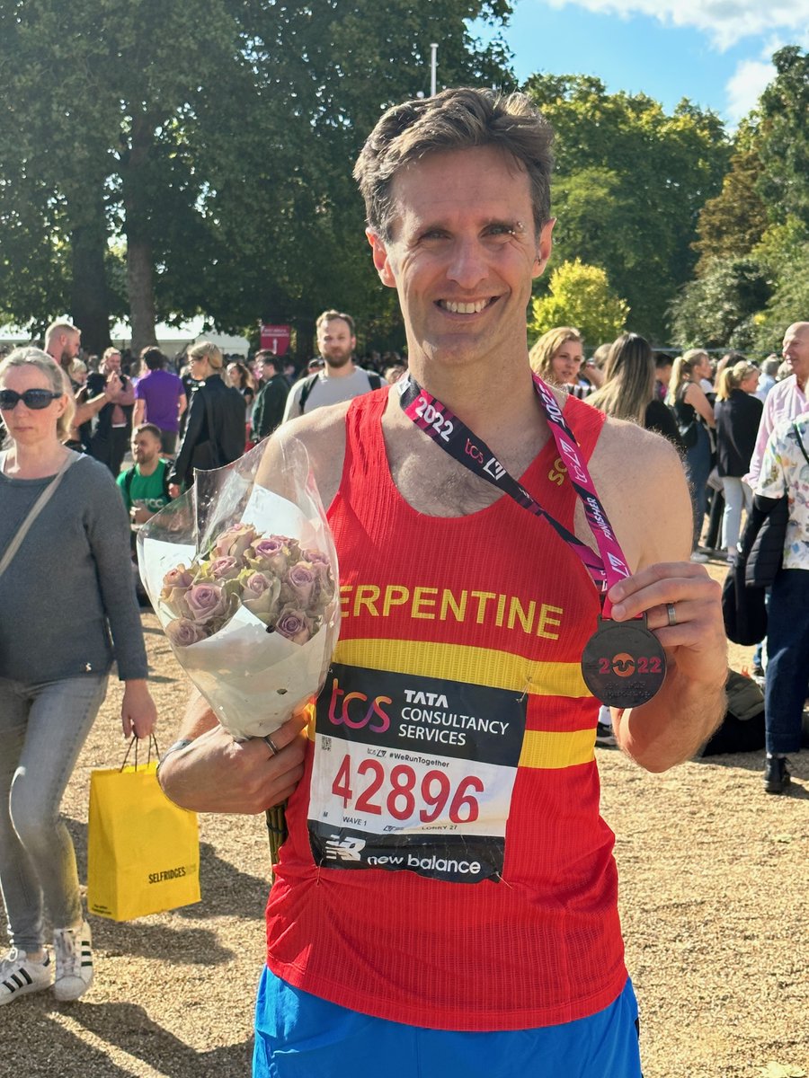 electronaut_13's tweet photo. London Marathon. Check (finally!) @Red_Pearl13 cheering from the barriers, and catching me at the end. It was not so easy :) but very happy with 3:35:56 for my first attempt. Thanks honey for being there with me and for me 🥰 https://t.co/zoIBQdh36D