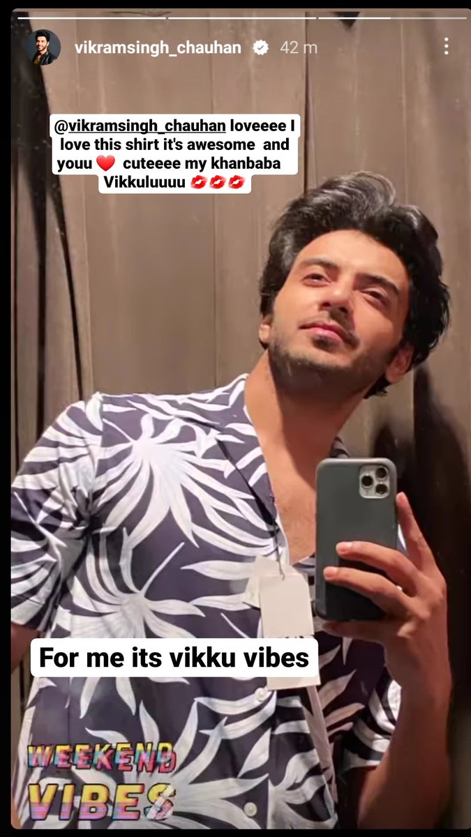 Khanbaba_vikram's tweet photo. I loveeeeeeee youuuuuu @vikram_the_Leo  weekend vibes noooo vikku vibes yess #vikramsinghchauhan  💋💋❤
Man u so handsome  yar u look like a lion 
And vikku baby I love this shirt yar 
Need this right now 
Fallen for you again and again 
Day by day ur 💋💋❤❤ https://t.co/7IVSQke0uo