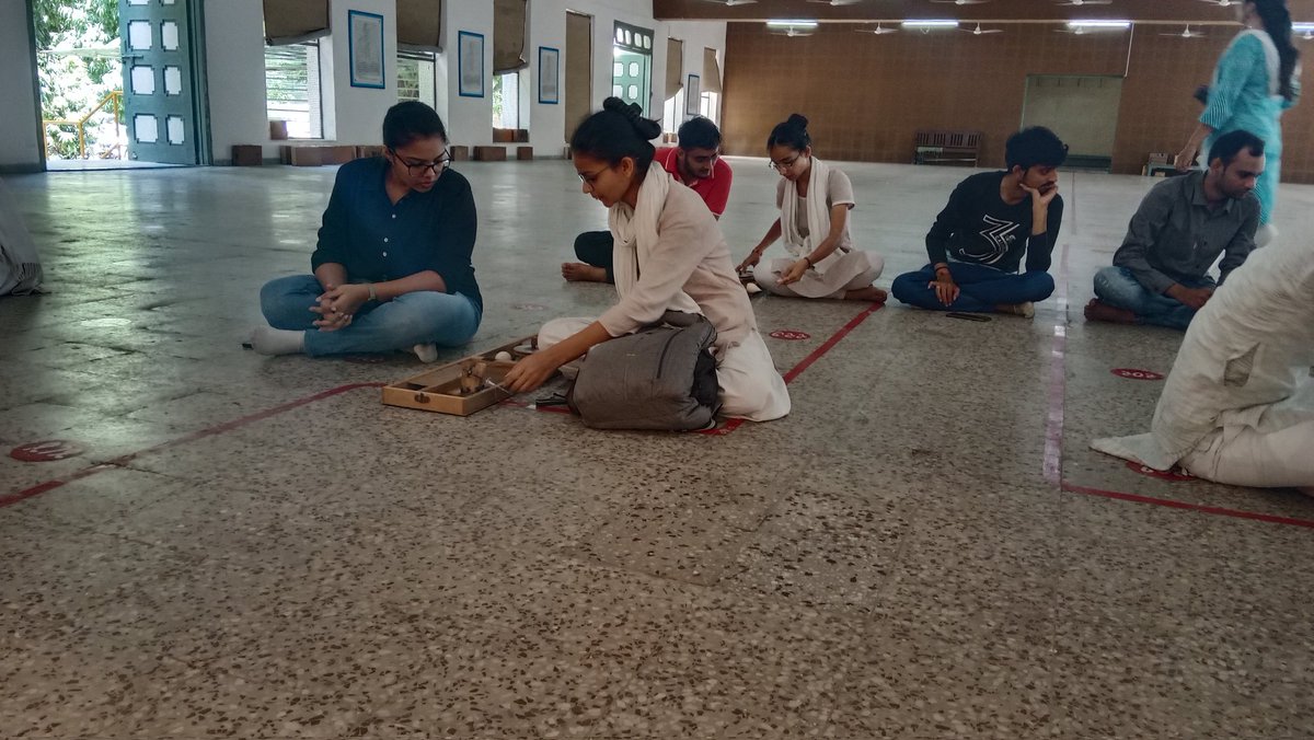 MansiPanara's tweet photo. આજે 2 ઓક્ટોબર ગાંધી જયંતી નિમિત્તે ગુજરાત વિદ્યાપીઠમાં ઘણા બધા કાર્યક્રમનું આયોજન કરવામાં આવ્યું હતું. જેમાં ક્વીઝ કોમ્પિટિશન તેમજ ચરખા દ્વારા કાંતણ કરતા બહારથી આવેલા લોકોને વિદ્યાર્થીઓ દ્વારા શીખવવામાં આવ્યું હતું. જેમાં ઘણા બધા વિદ્યાર્થીઓએ હર્ષભેર ભાગ લીધો હતો.#Gujarat #India https://t.co/dd9NjmHSHk
