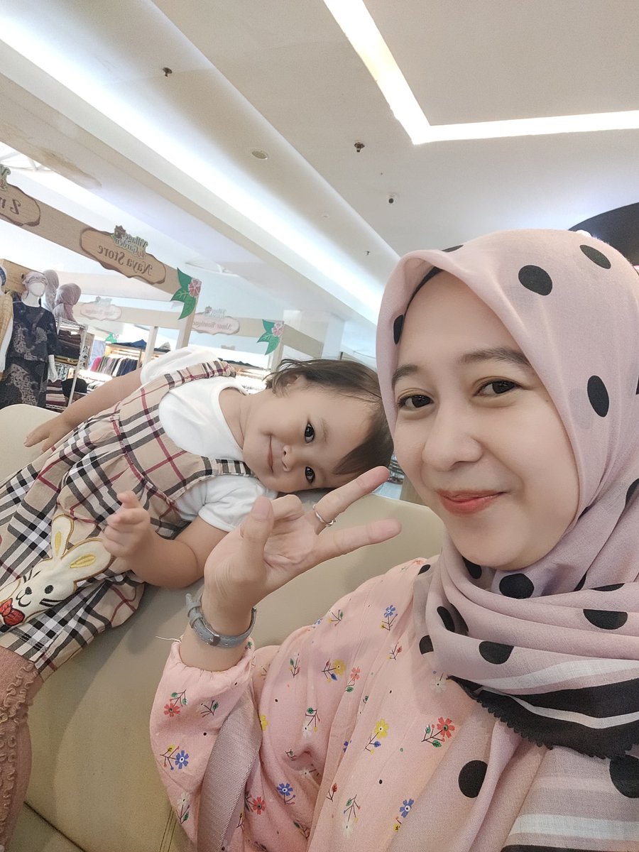 intanmarzuarin1's tweet photo. Krn fotonya gemoy² simpen sini aja lah yaa...
Alhmdulillah Daneen carissa 1th 9bulan.. https://t.co/Zdo23rTygE