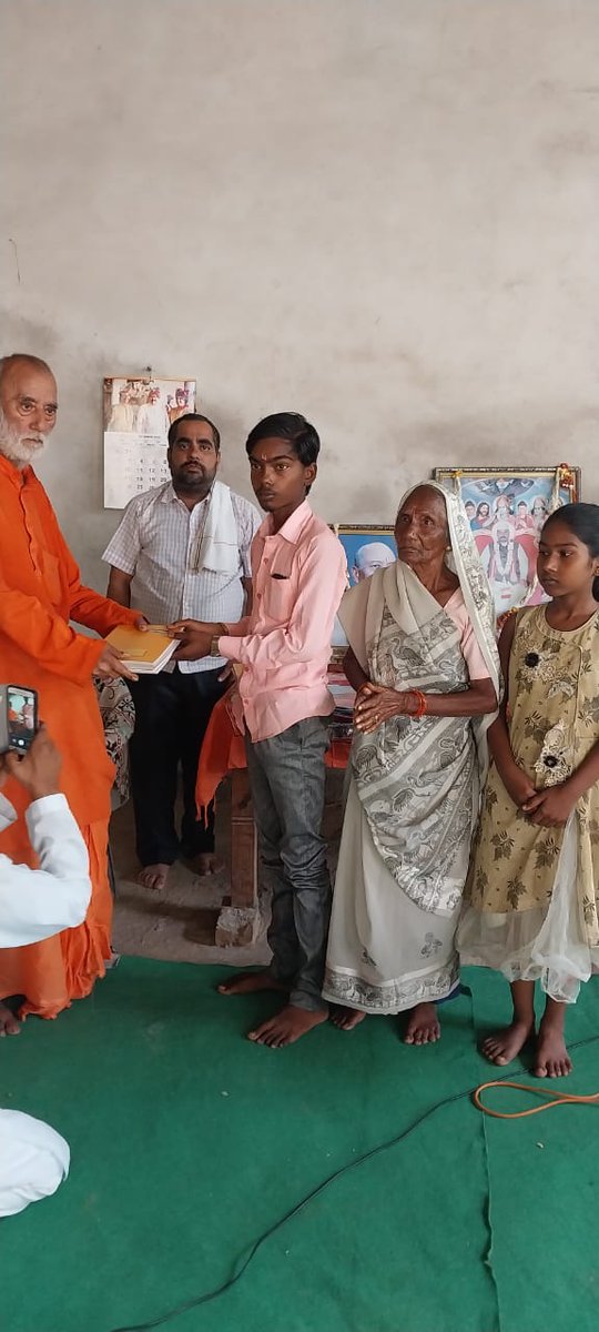 TheMsnEducation's tweet photo. Mission Education Team Etawah has distributed stationery items (Pen, Pencil, Rubber &amp; Copy) among 20 students of Etawah. 

#MissionEducation 
#EducateChild
#EducateNation https://t.co/37I10IFlRQ