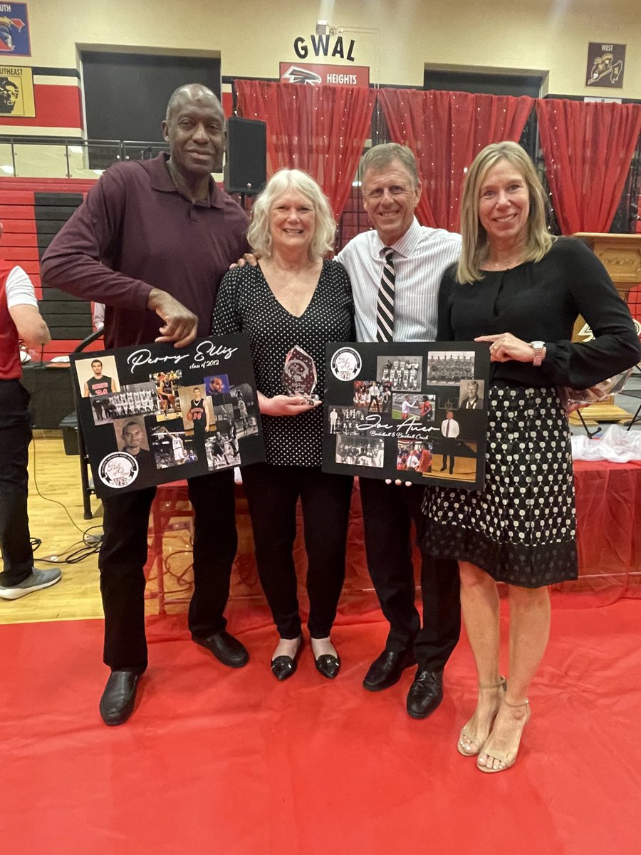 Great evening for Heights Nation last night at the 2022 Hall of Fame inductions. Congrats to the HOF class of 22’. Go Falcons!
