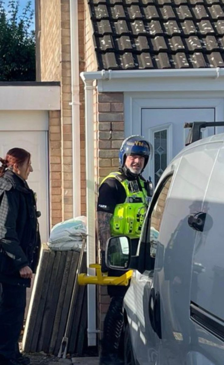 ChelmsleyWMP's tweet photo. @ChelmsleyWMP 🚔assisted by @StAlphegeWMP &amp; Solihull #Taskforceteam🚨 executed a warrant at an address in Chelmsley wood today 
⏬️⏬️
a quantity of drugs and weapons were recovered #oneteam @SolihullUpdates
@SHPartnerships
@WMPolice https://t.co/ihtISvEk4w