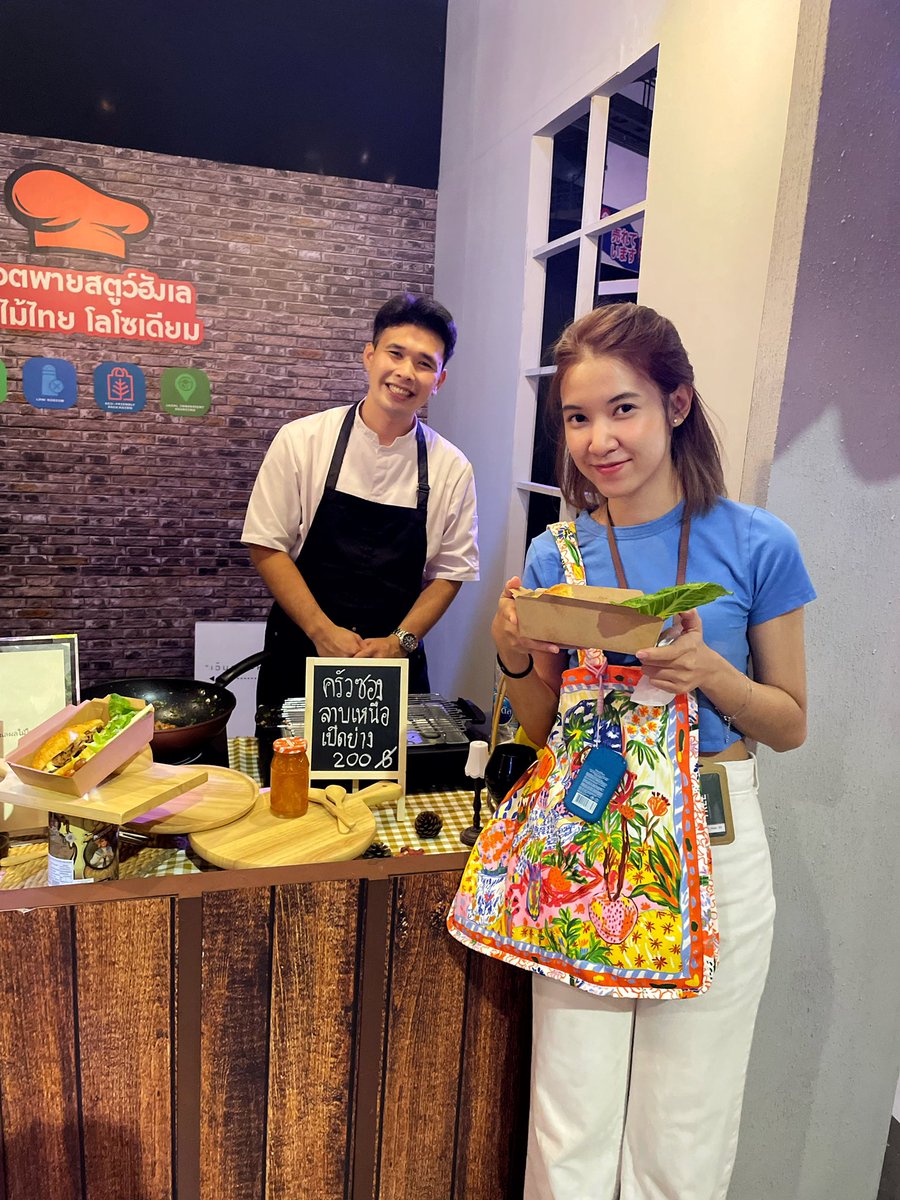 kawibeemm's tweet photo. ขอพื้นที่แชร์ประสบการดีๆจากงาน #sustainabilityExpo2022 #foodfest เป็นงานที่อิ่มเอมมากๆ สานฝันของติ่งคนนึงที่อยากเป็นเชฟ55555 ได้เจอไอดอลเชฟที่เป็นแรงบันดาลใจในการทำอาหารแบบใกล้ชิดหลายๆคนมากถึงจะไม่ได้เข้าไปขอถ่ายรูปทุกคน แต่แค่ได้มองก็อิ่มเอมแล้วว🥹🥹 https://t.co/2j7LwYwiWm
