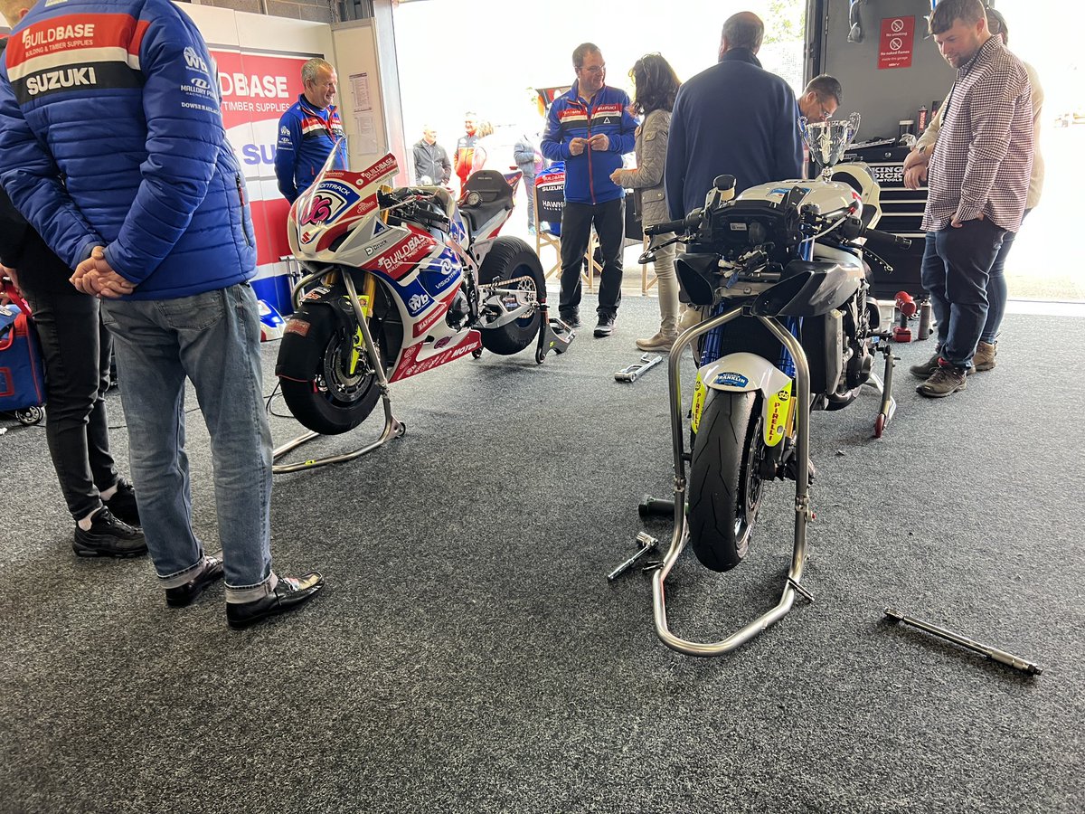 craig_toy's tweet photo. Another one off the bucket list #trackselfie @OfficialBSB HUGE thankyou to @_HawkRacing @christianiddon  &amp; Jan for your fine hospitality. To every rider, forever admire your balls of steel so brave! Fab company with these lovely people 🤍@Shutterbugking @gemms2410 &amp; cuz #mrtoy🏍️ https://t.co/ahzwTqyPfX