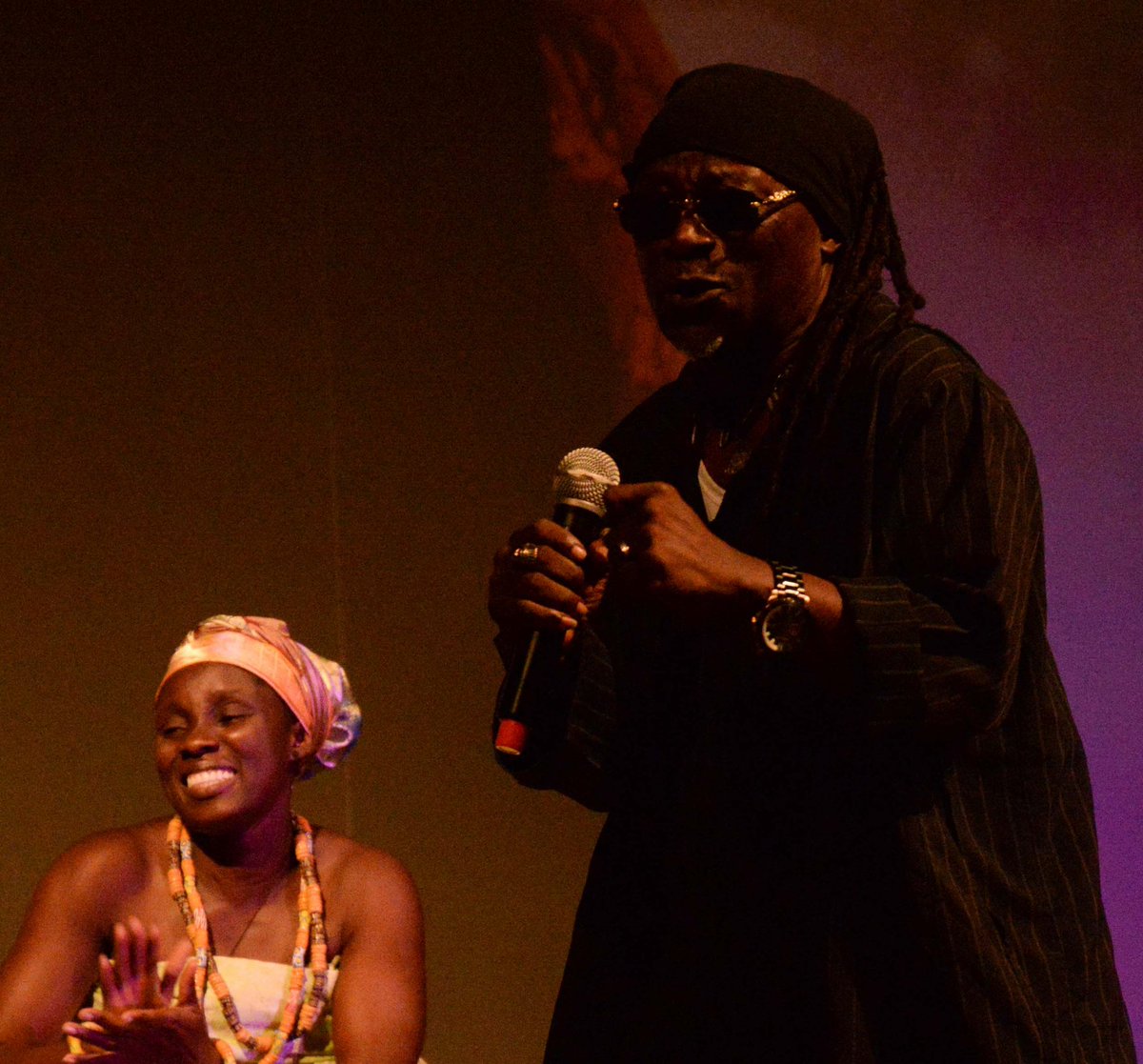 morttyphotojour's tweet photo. #Oguaaman Documentary premiere at @nationaltheatregh last Friday.
Pic 1&2: #Amandzeba performing the soundtrack of the film.
Pic 3: Nana Fredua Ofori-Atta, Board Chairman of National Theater
Pic 4: Mandiaya, founder of @chakaorleans and Director of #Oguaaman . https://t.co/wbHdKI1bop